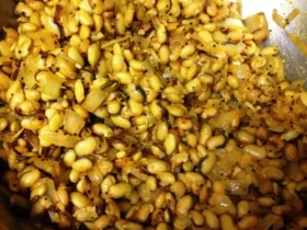 Field beans poriyal