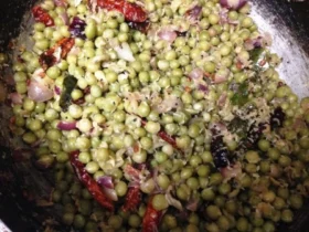 Green peas poriyal